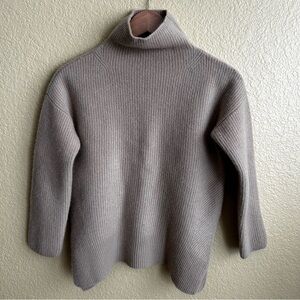Intrend Wool Turtleneck Sweater